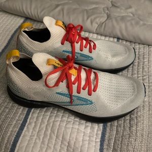Brooks Levitate size 9.5